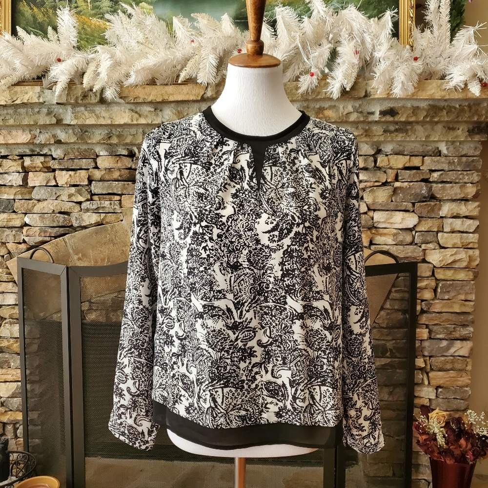 Forever 21 black/white long sleeves Blouse